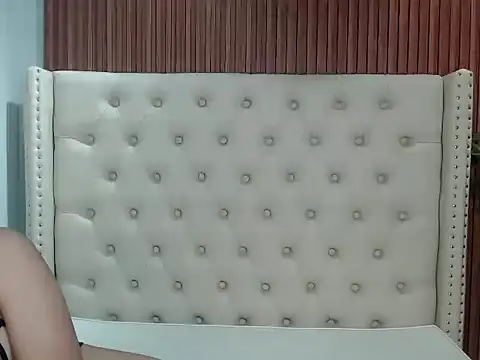 Snapshot of universal_slutt chatting on 10, 10, 2025 universal slutt online show from 10, 10, 2025