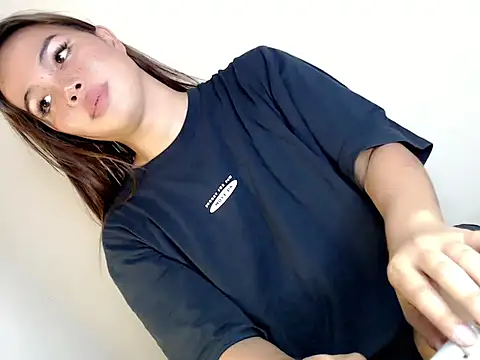 Snapshot of yolly_fox chatting on 7, 3, 2026 yolly fox online show from 7, 3, 2026