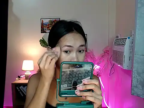 Snapshot of Shindoll chatting on 25, 10, 2025 Shindoll online show from 25, 10, 2025