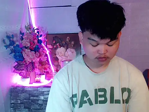 Snapshot of Reynelcock chatting on 21, 5, 2026 Reynelcock online show from 21, 5, 2026