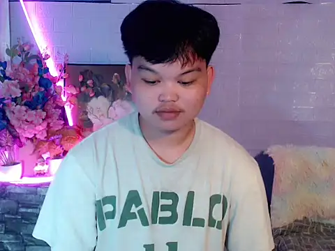 Snapshot of Reynelcock chatting on 24, 5, 2026 Reynelcock online show from 24, 5, 2026