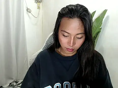 Snapshot of sweetiie_caren chatting on 3, 5, 2026 sweetiie caren online show from 3, 5, 2026