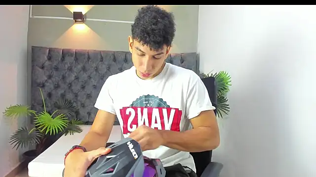 Snapshot of ALAN_REDINGER chatting on 22, 9, 2025 ALAN REDINGER online show from 22, 9, 2025