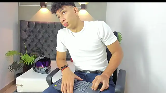 Snapshot of ALAN_REDINGER chatting on 25, 9, 2025 ALAN REDINGER online show from 25, 9, 2025