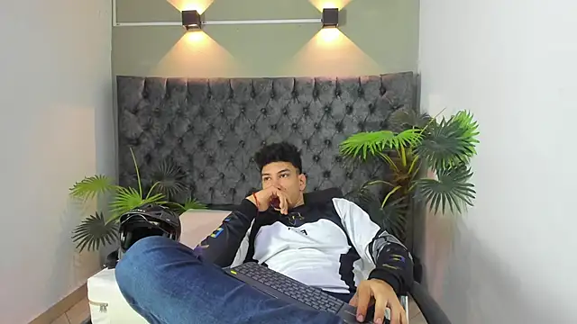 Snapshot of ALAN_REDINGER chatting on 4, 10, 2025 ALAN REDINGER online show from 4, 10, 2025