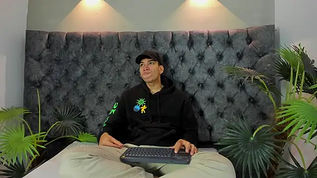 Snapshot of ALAN_REDINGER chatting on 22, 10, 2025 ALAN REDINGER online show from 22, 10, 2025