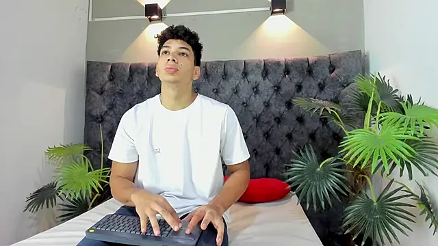 Snapshot of ALAN_REDINGER chatting on 23, 10, 2025 ALAN REDINGER online show from 23, 10, 2025