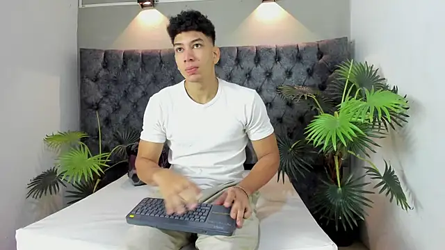 Snapshot of ALAN_REDINGER chatting on 29, 10, 2025 ALAN REDINGER online show from 29, 10, 2025