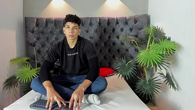 Snapshot of ALAN_REDINGER chatting on 31, 10, 2025 ALAN REDINGER online show from 31, 10, 2025