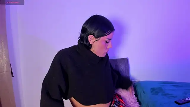 Snapshot of Shophie_thoopson chatting on 17, 1, 2026 Shophie thoopson online show from 17, 1, 2026