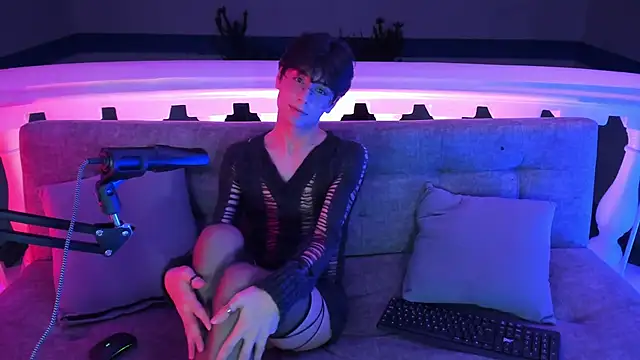 luixdust  online show from 25, 9, 2025