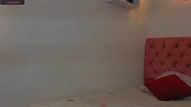 Kyra Honey online show from 7, 10, 2025