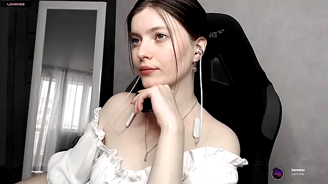 cute elfy  online show from 9, 9, 2025