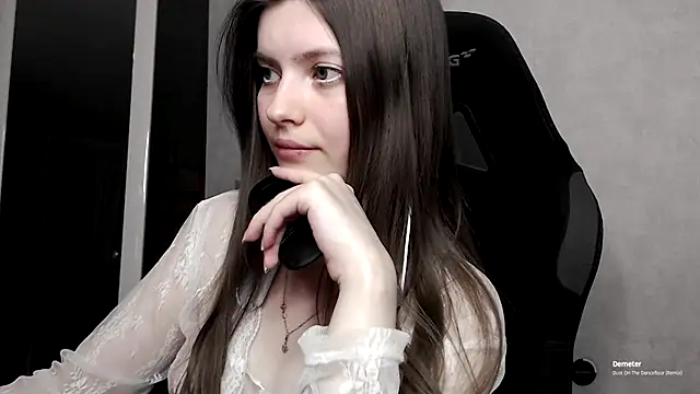 cute elfy  online show from 11, 9, 2025