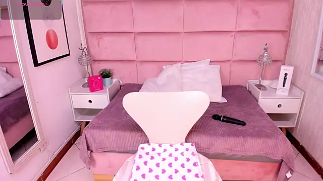 Snapshot of Janah_Myers chatting on 4, 12, 2025 Janah Myers online show from 4, 12, 2025