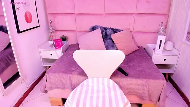 Snapshot of Janah_Myers chatting on 15, 12, 2025 Janah Myers online show from 15, 12, 2025