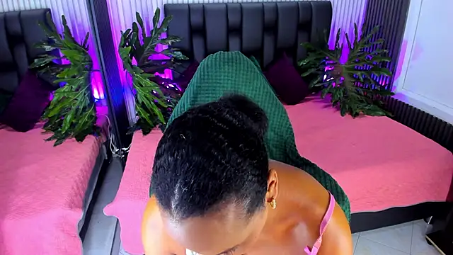 Snapshot of AriebonyBrooke chatting on 8, 10, 2025 AriebonyBrooke online show from 8, 10, 2025