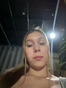 Snapshot of Nikii__ chatting on 25, 4, 2026 Nikii online show from 25, 4, 2026