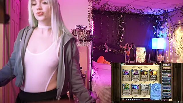 Snapshot of littlelune chatting on 5, 10, 2025 littlelune online show from 5, 10, 2025