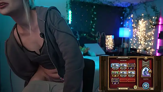 Snapshot of littlelune chatting on 29, 10, 2025 littlelune online show from 29, 10, 2025