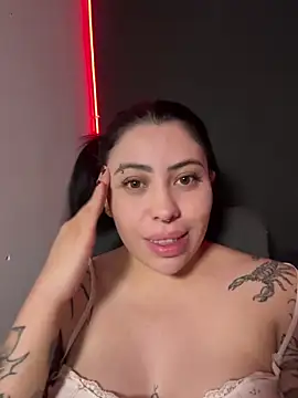 Snapshot of Draculona-666 chatting on 14, 5, 2026 Draculona-666 online show from 14, 5, 2026
