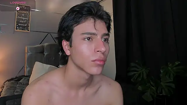 Snapshot of Christopher_77 chatting on 6, 11, 2025 Christopher 77 online show from 6, 11, 2025