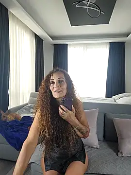 Snapshot of evasweett__ chatting on 23, 10, 2025 evasweett   online show from 23, 10, 2025