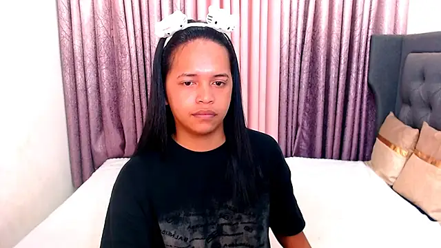 Lorainnelustts online show from 28, 10, 2025