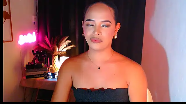 Lorainnelustts online show from 27, 11, 2025