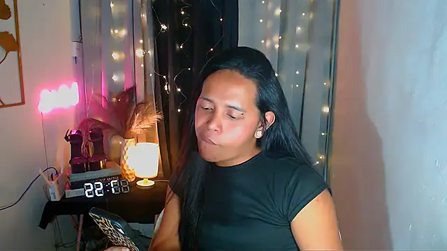 Lorainnelustts online show from 25, 2, 2026