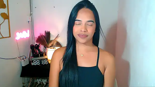 Lorainnelustts online show from 4, 3, 2026