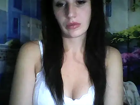 Snapshot of Qinini chatting on 8, 9, 2025 Qinini online show from 8, 9, 2025