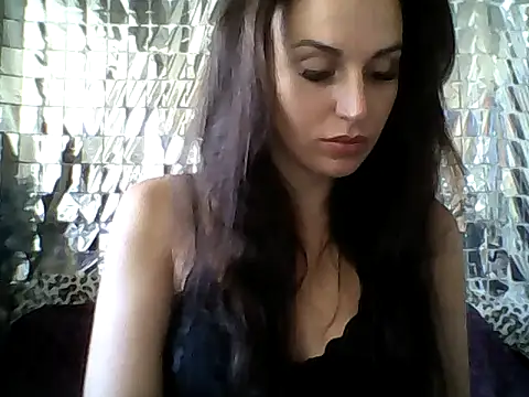 Snapshot of Qinini chatting on 22, 9, 2025 Qinini online show from 22, 9, 2025