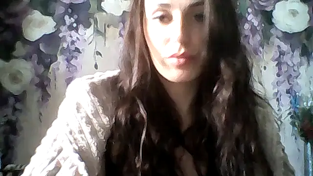 Snapshot of Qinini chatting on 21, 11, 2025 Qinini online show from 21, 11, 2025