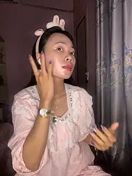 Snapshot of Dau-Tayy chatting on 7, 10, 2025 Dau-Tayy online show from 7, 10, 2025