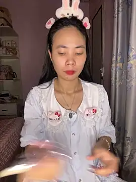 Snapshot of Dau-Tayy chatting on 8, 10, 2025 Dau-Tayy online show from 8, 10, 2025