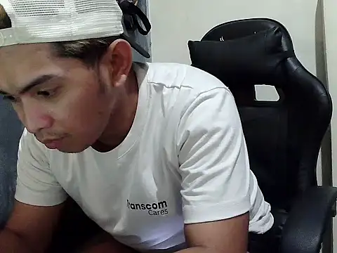 Snapshot of riley_cum chatting on 3, 4, 2026 riley cum online show from 3, 4, 2026