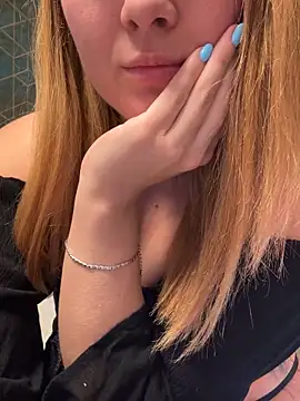 Snapshot of Velvetnoir21 chatting on 19, 11, 2025 Velvetnoir21 online show from 19, 11, 2025