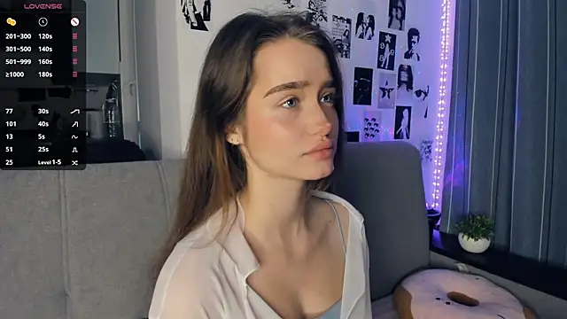 Snapshot of lovelyalivia chatting on 10, 11, 2025 lovelyalivia online show from 10, 11, 2025