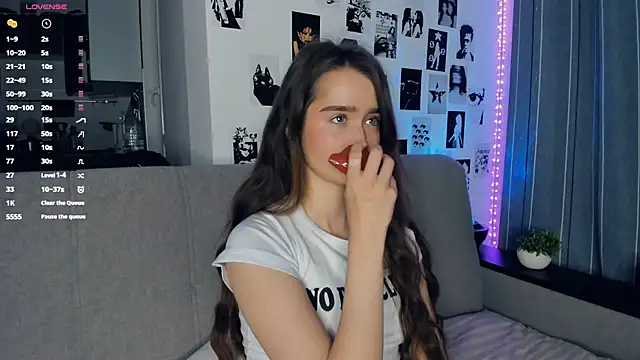 Snapshot of lovelyalivia chatting on 17, 11, 2025 lovelyalivia online show from 17, 11, 2025