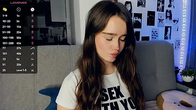 lovelyalivia online show from 2, 12, 2025