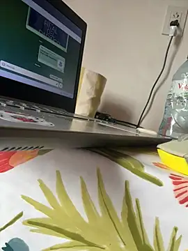 niiikiii0 online show from 15, 6, 2026