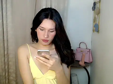SerenaCortesi online show from 8, 4, 2026