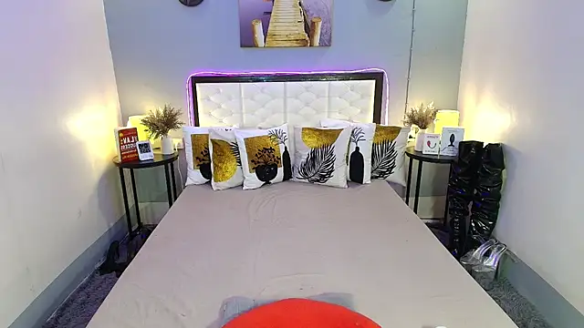 Snapshot of TatianaWil chatting on 15, 10, 2025 TatianaWil online show from 15, 10, 2025