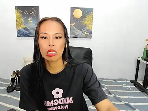 Snapshot of Savanna_White chatting on 27, 10, 2025 Savanna White online show from 27, 10, 2025