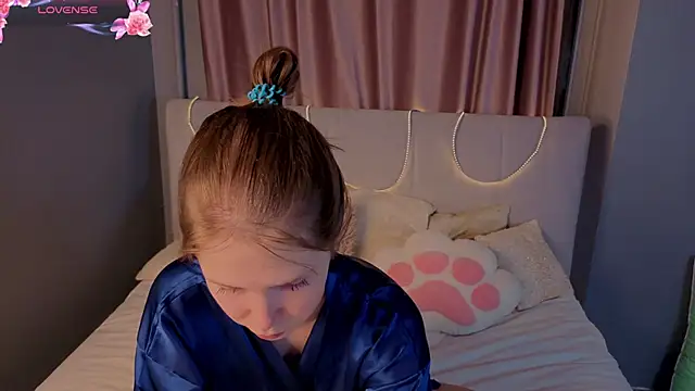 BeatrixCarIeton online show from 12, 9, 2025