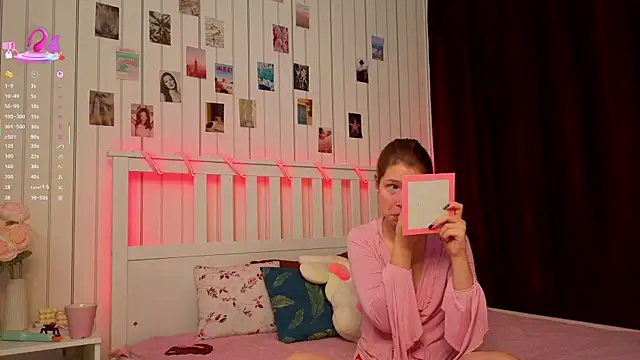 BeatrixCarIeton online show from 21, 12, 2025