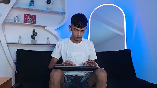 PRETTY SEX1 online show from 3, 10, 2025