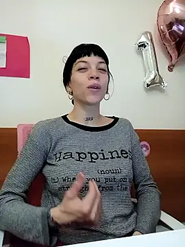 Snapshot of Paula_Alameda chatting on 3, 10, 2025 Paula Alameda online show from 3, 10, 2025