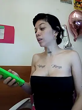 Snapshot of Paula_Alameda chatting on 5, 10, 2025 Paula Alameda online show from 5, 10, 2025